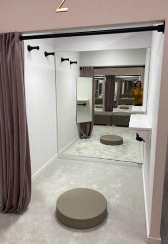 wed2b Edinburgh fitting room