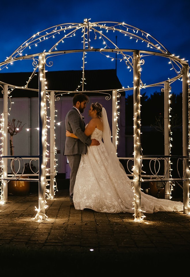 Applewood Hall outdoor evening photos in wedding garden 