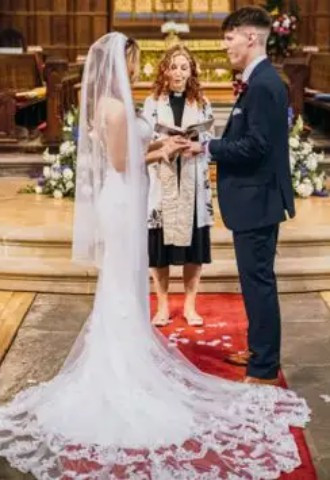 wed2b Bromley bridal wear in South London