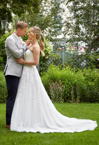 wed2b Designer Bridal Outlet in Bristol