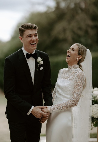 relaxed-fun-wedding-ceremony-personalised-surrey-wedding-celebrant