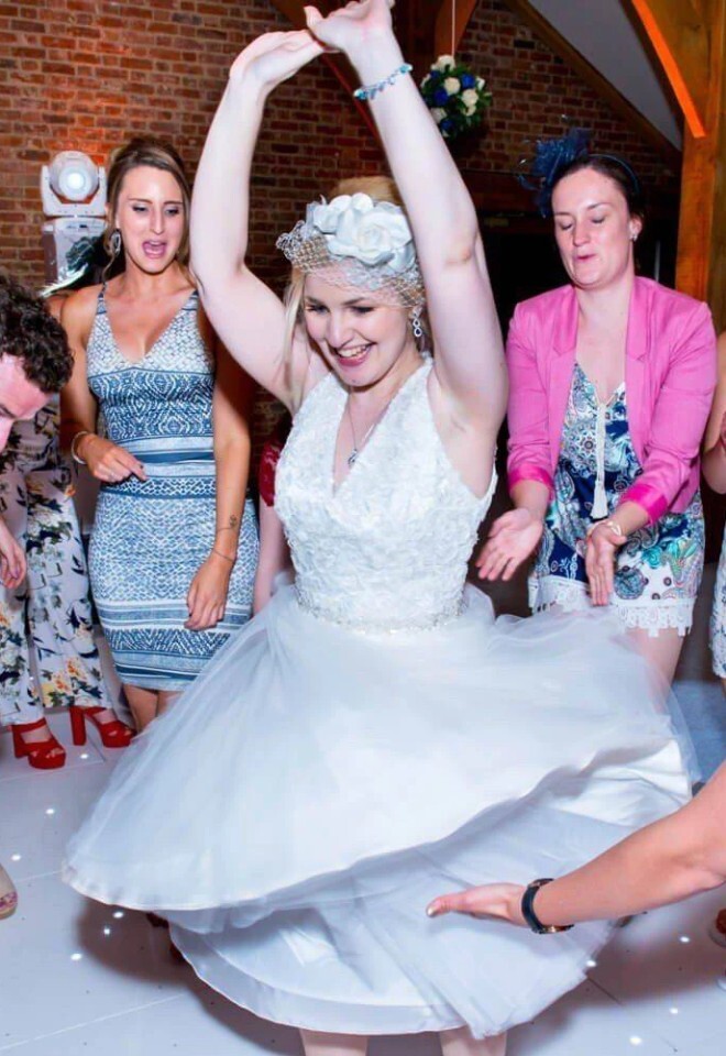 Buckinghamshire bride dancing the night away