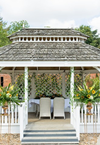 outdoor_weddings_at_easthampstead_park