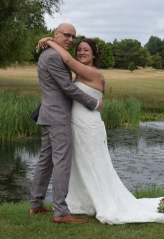 A1 Photogenics wedding photographer wedding photographry swindon wedding photographer wiltshire wedding photographer wrag barn  wrag barn golf course  bride  bride and groom  married couple  bouquet  flowers  wedding venue swindon