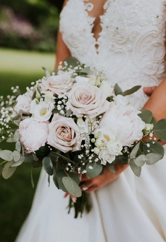 wedding bouquet photography