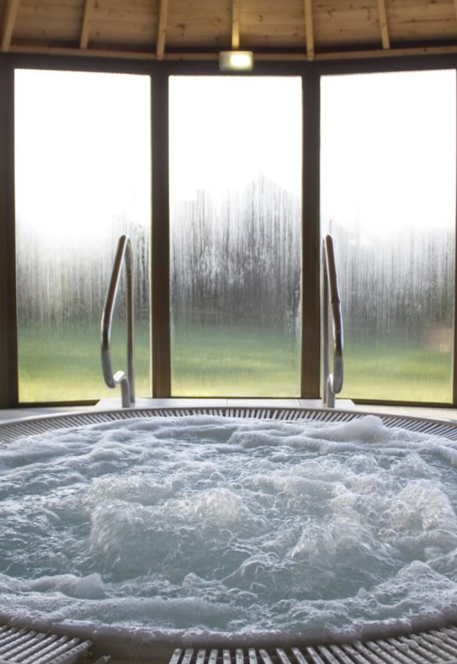 Leisure Club with Pool & Jacuzzi