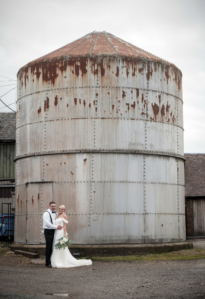 Church farm brewery warwickshire wedding couple aimee kirkham oxford-photography