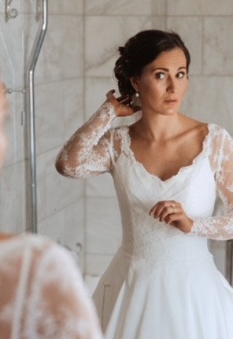 hannah in mirror bride 