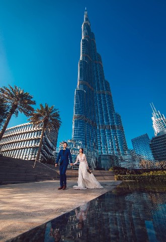 bride and groom in front of the Burj Kahlifa