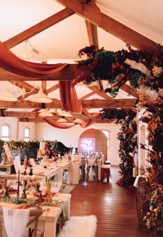 barn dining space with full wedding set up
