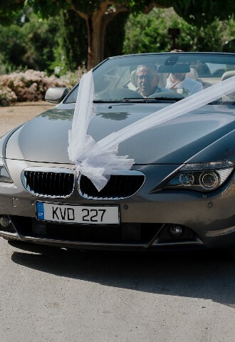 Bridal Car Arriving at the wedding ceremony, exclusive yacht weddings