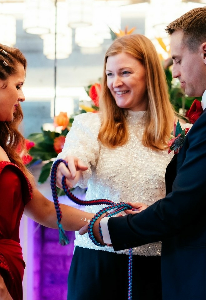 Celebrations by Suzi, Wedding Celebrant Oxfordshire and Berkshire, personal wedding ceremony and handfasting Swan at Streatley