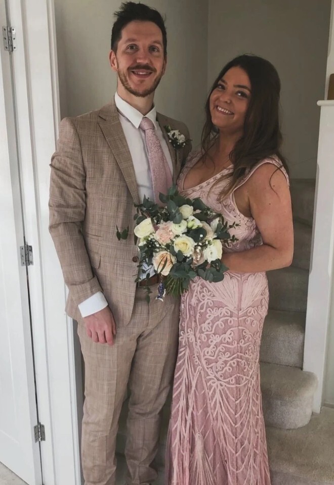 Bride & groom, with bridal bouquet from Willow & bloom