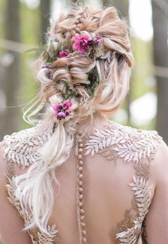 Natural braided hairstyle with flowers