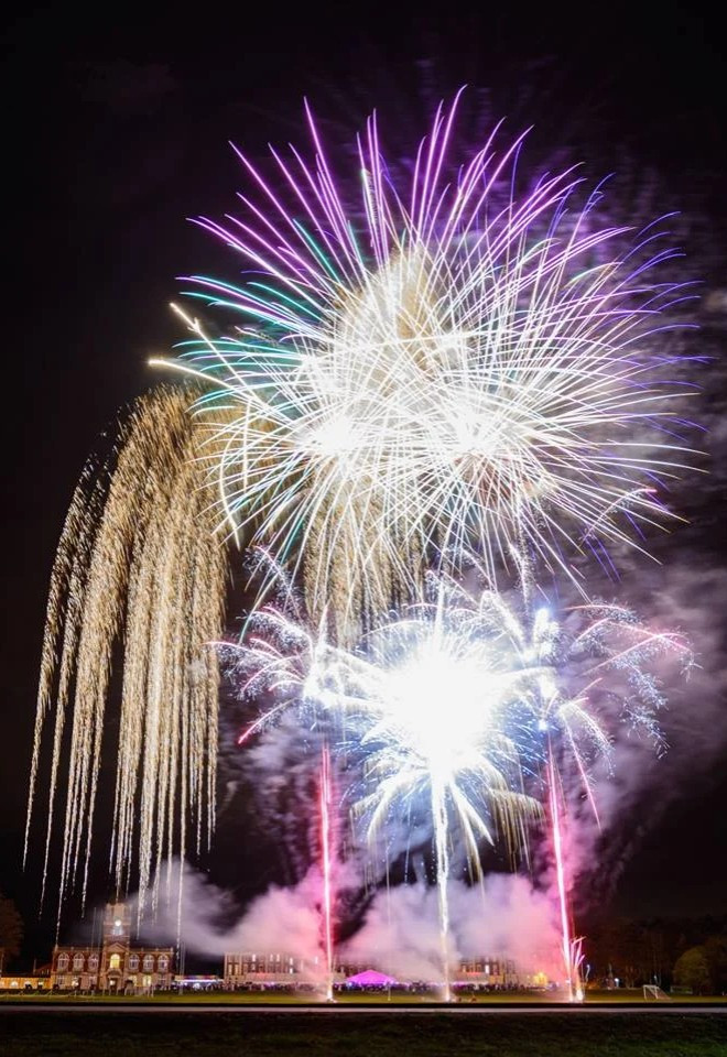 wedding fireworks bursting above a country house venue, creating a spectacular evening display by Berkshire based Star Fireworks