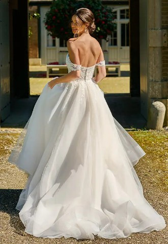 wed2b Designer Bridal Outlet in Camberley