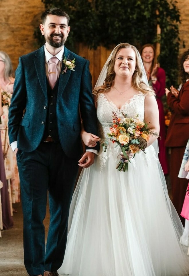 award winning celebrant-wedding venue-Stratton Court Barn-Bicester-1