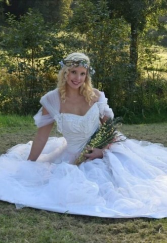 A1 Photogenics wedding photographer wedding photographry swindon wedding photographer wiltshire wedding photographer  bride bride and groom wedding venue Bassett down bouquet