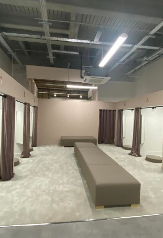 wed2b Edinburgh fitting room area