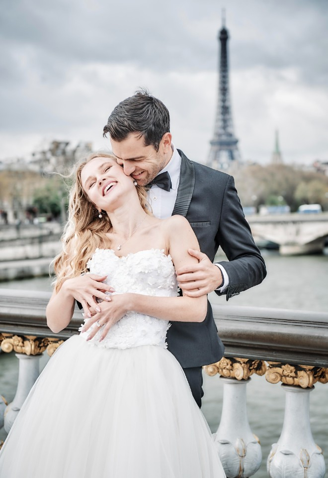 Bride and groom in Paris with Eiffel Tower by Stuart Wood