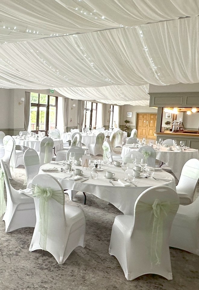 Banbury with Ceiling Drapes