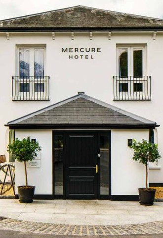 Beautiful exterior of Mercure Oxford house hotel