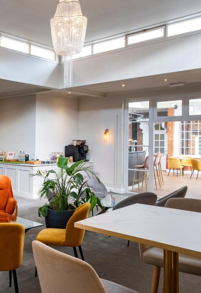 Public Coffee Lounge and Atrium bar 