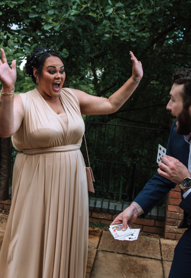 magician revilo twist does a cool trick and leaves everyone amazed
