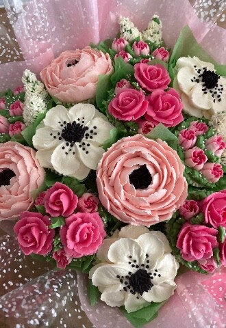 Deluxe Pink Cupcake Bouquet