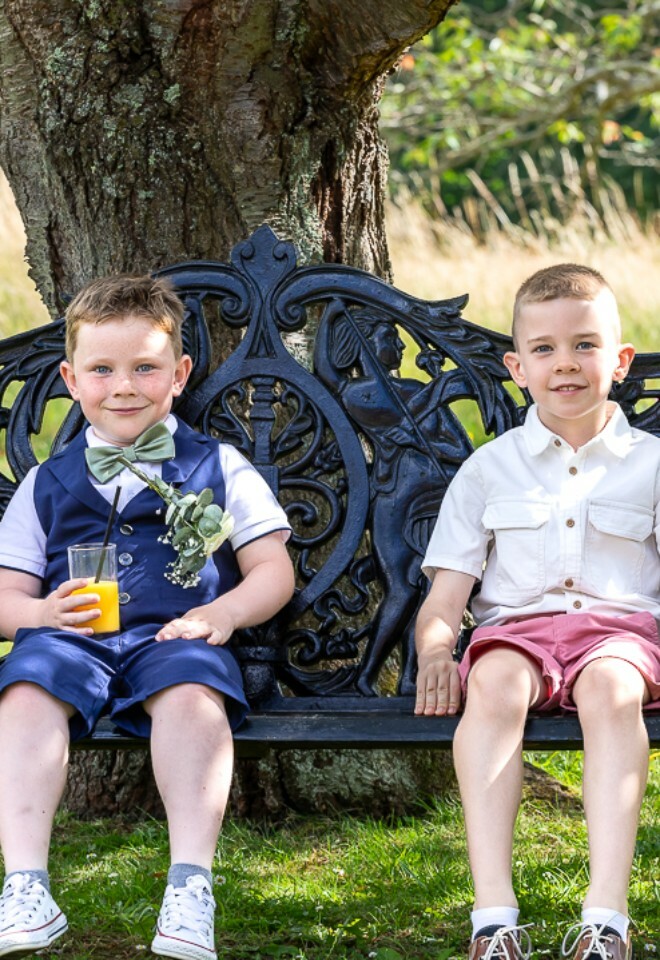 Young wedding guests (www.davecoxphoto.co.uk)