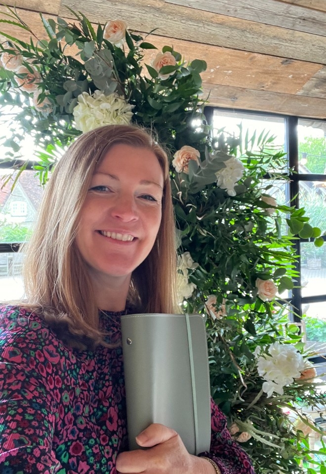 Celebrations by Suzi, Wedding Celebrant Oxfordshire and Berkshire, personal wedding ceremonies and wedding rituals Stratton Court Barn 1