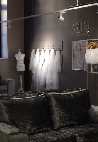 wed2b Hull wedding dress accessories