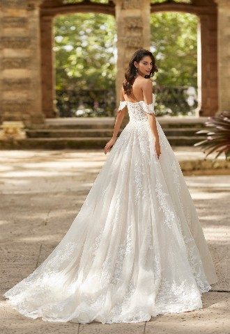 2024 Aire Barcelona - The beautiful Beria gown, embellished with lace and beadwork. 