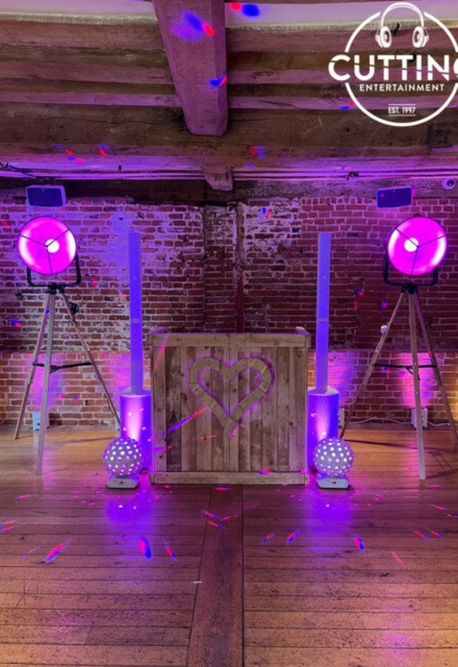 TUDOR BARN RUSTIC HEART DJ STAND WITH LIGHTING