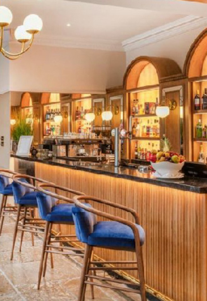 WELCOME DRINKS IN THE BAR
