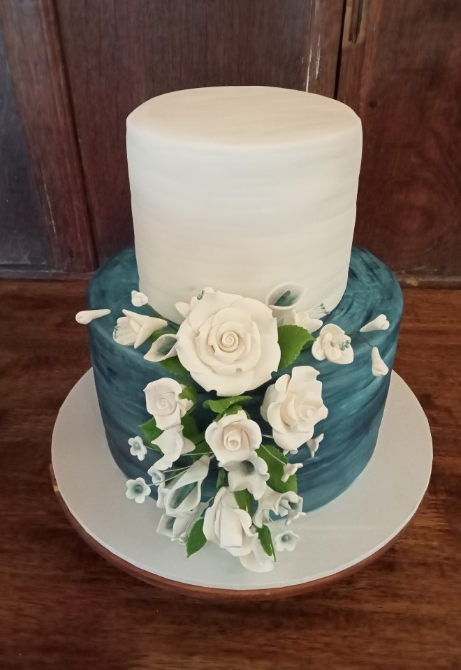 raspberry & white chocolate wedding cake, white top tier, bottom tier navy water coloured with white cascading sugar roses from Gails Cake Pantry, wedding at Caer Beris Manor