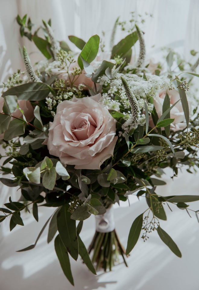 The Daisy Chain, Florists in Buckinghamshire, Nude Bridal Bouquet
