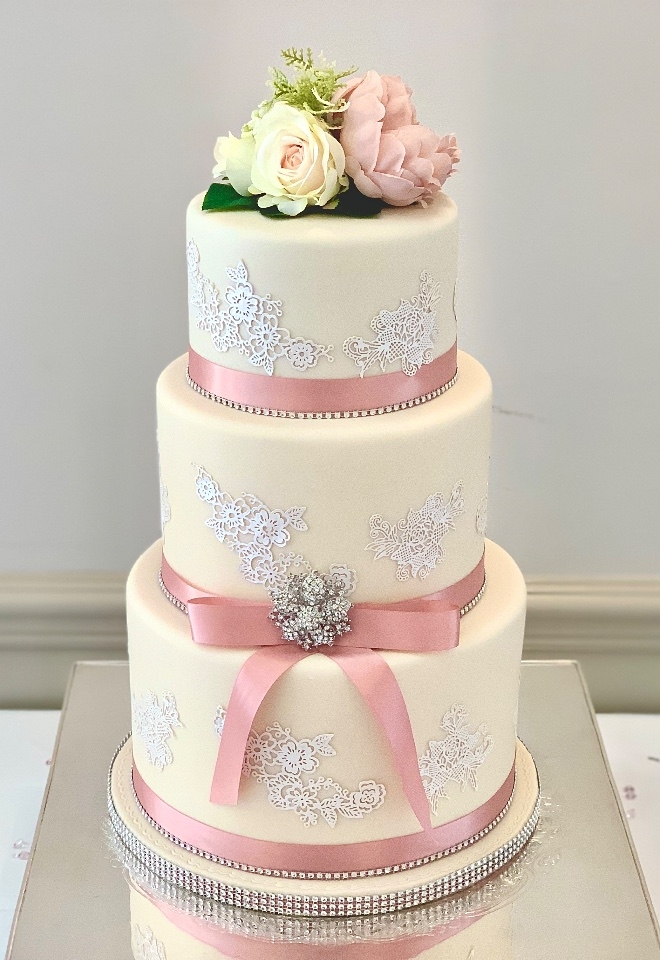 Vintage Lace Wedding Cake 