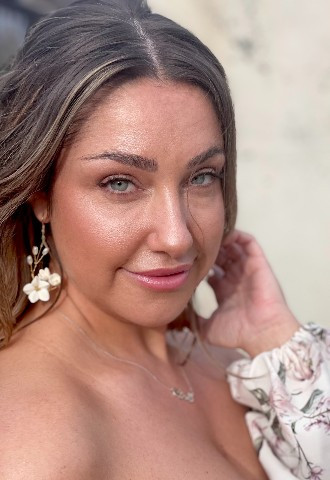 Natural glowing makeup