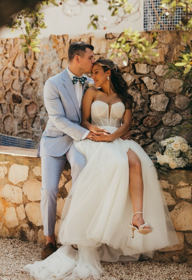 Newly Wed Couple at the Waterfall of Casa Monte Cristo Tres