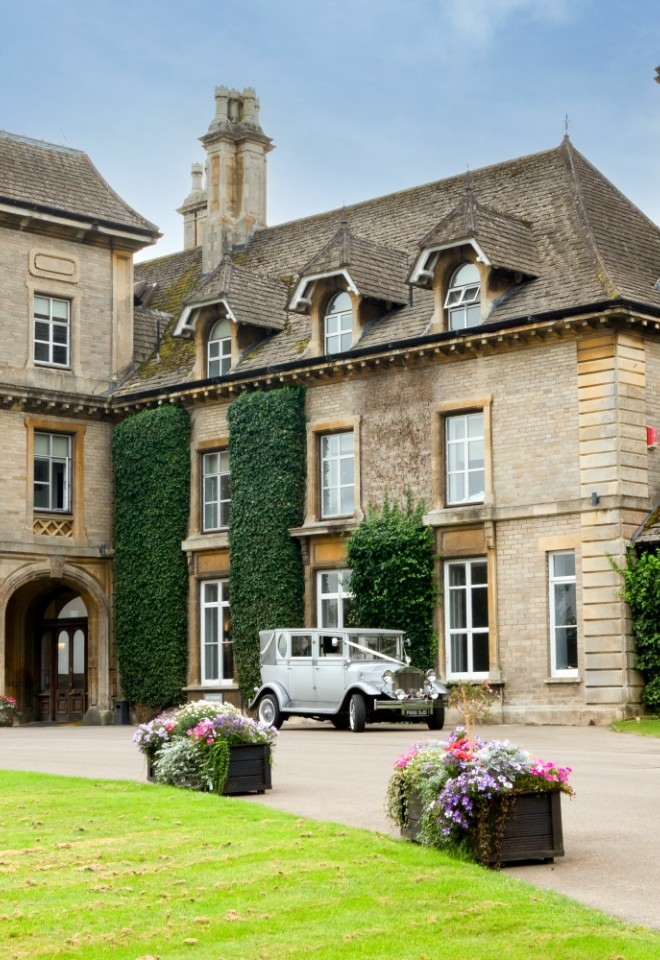 Front of Eastwood Park Manor