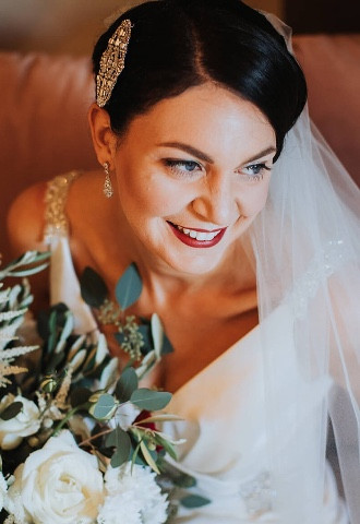 hollywood glam bride with red lipstick 