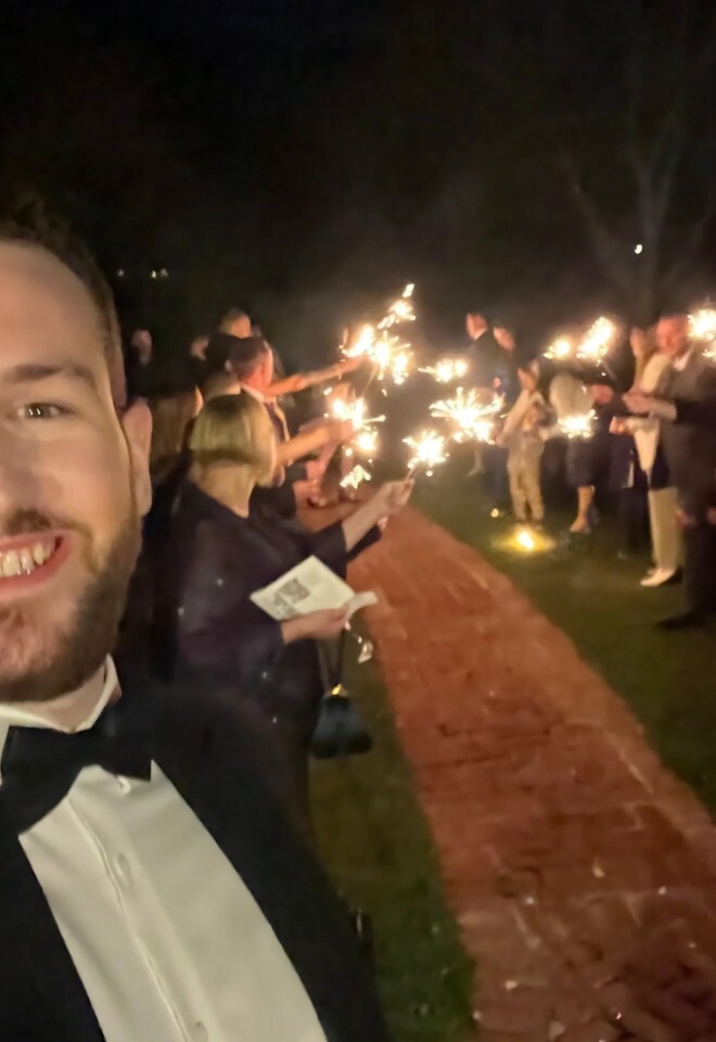 organising a sparkler arch for the couple