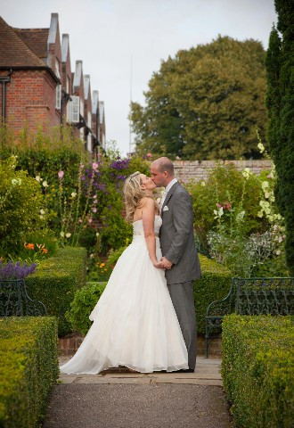 leeds castle wedding venue couple 