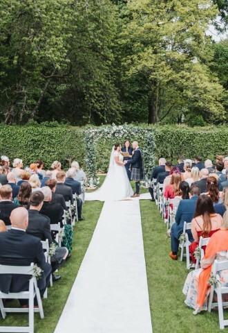 Outdoor ceremony, wedding ceremony, rose garden, Wedderlie House 