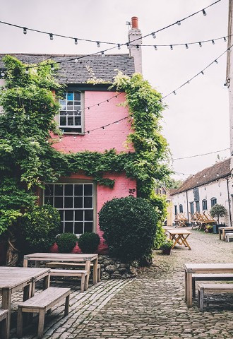 Exterior of Crown and Thistle Abingdon