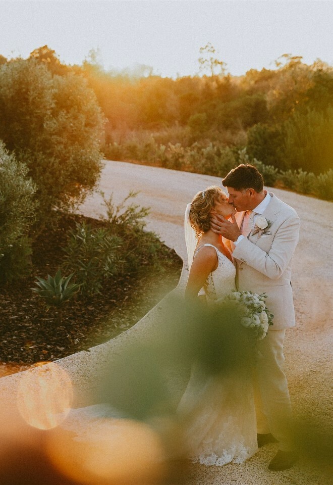 Kissing Couple Casa Monte Cristo