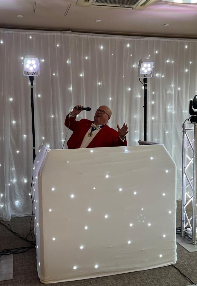 Surrey wedding toastmaster and celebrant Toastmaster John entertaining guests during a lively wedding reception.