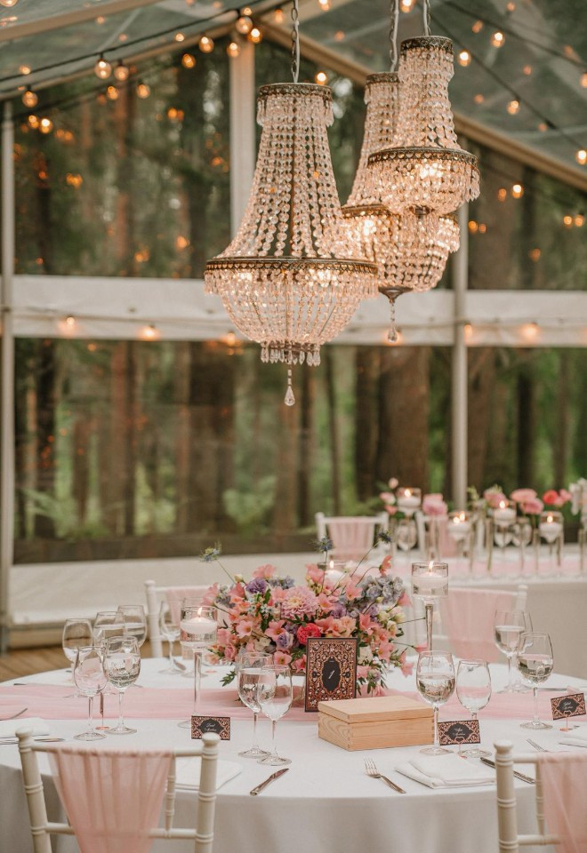 Wedding reception table setting