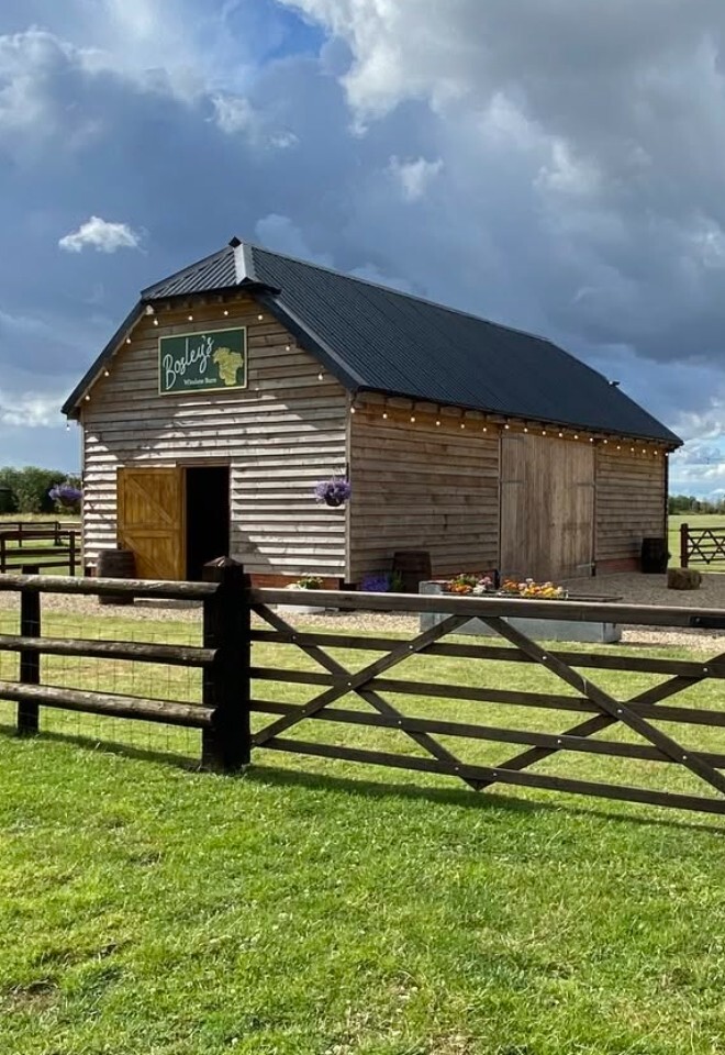 Windsor Barn at Bosleys Farm near Wantage, Oxfordshire. perfect countryside feel on a real working farm.